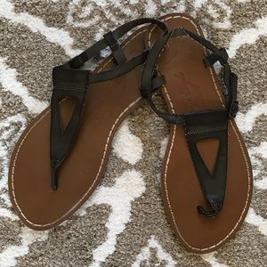 🌟HP🌟LIKE NEW‼️ AE Ankle Strap Thong Sandals
